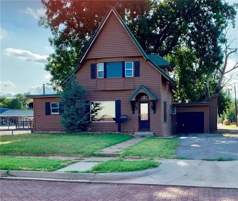 207 N Watkins Ave, Elk City, OK 73644