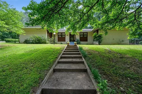 504 W Leeper St, Broken Bow, OK 74728