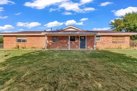 1622 Lakeview Dr, Newcastle, OK 73065