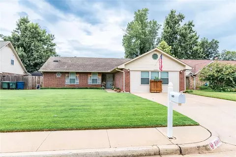 2104 N Shorewood Ln, Edmond, OK 73003