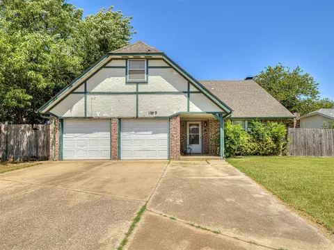 1009 NE 6th St, Moore, OK 73160