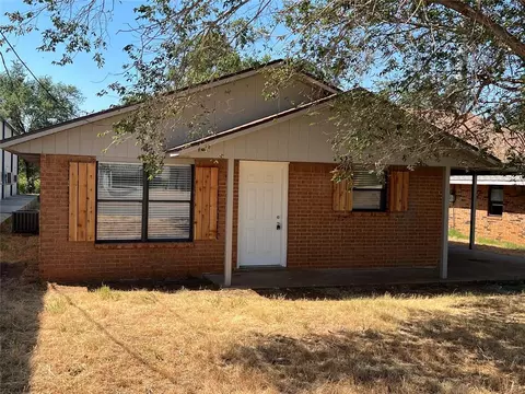 522 E Clark Ave, Weatherford, OK 73096