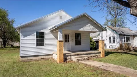 713 N Chickasaw St, Pauls Valley, OK 73075