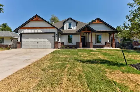 6025 NW 54th St, Warr Acres, OK 73122