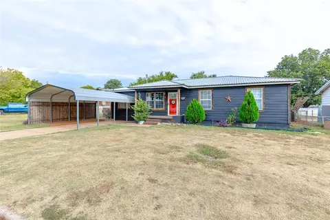 424 Pryor Dr, Lindsay, OK 73052