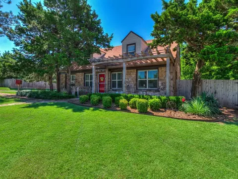 230 E 7th St, Edmond, OK 73034 photo 2