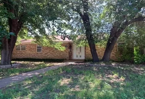 714 N Minnesota Ave, Mangum, OK 73554
