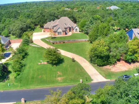 6405 Valley Ridge Dr, Edmond, OK 73034