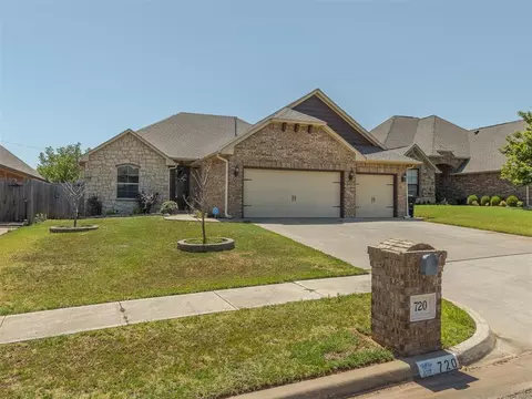720 NE 23rd St, Moore, OK 73160