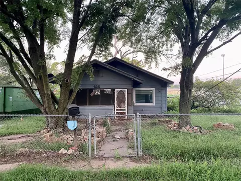 416 S Walnut St, Bristow, OK 74010