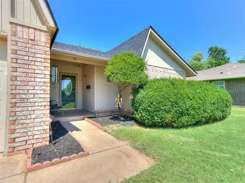 2205 Cowan Pl, Moore, OK 73160