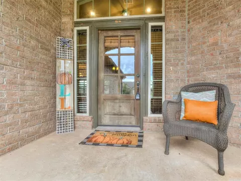 5916 Regis Ct, Edmond, OK 73034
