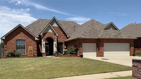 309 E Mobile Ter, Mustang, OK 73064