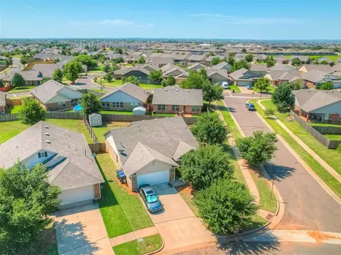 18500 Lazo Dr, Edmond, OK 73012