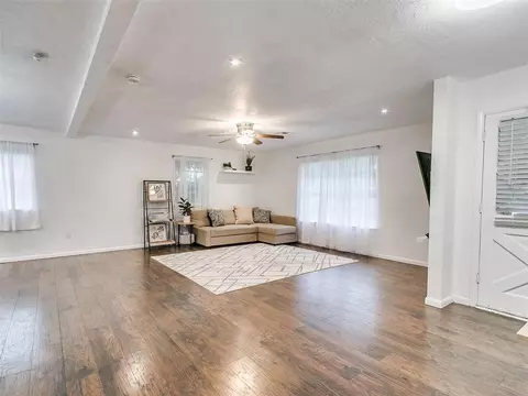 3913 N Riverside Dr, Bethany, OK 73008 photo 5