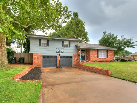3913 N Riverside Dr, Bethany, OK 73008 photo 2