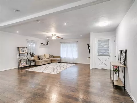 3913 N Riverside Dr, Bethany, OK 73008 photo 4