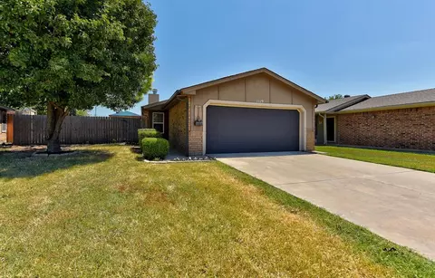 1119 SW 20th St, Moore, OK 73170