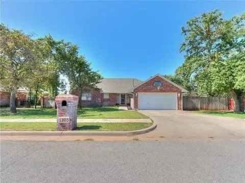 1305 Locust Dr, Blanchard, OK 73010