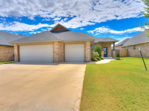 9028 NW 74th St, Yukon, OK 73099