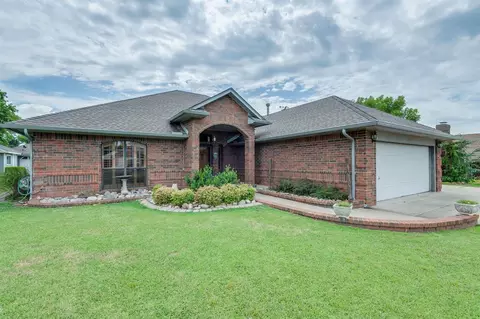 1508 E Persimmon Ln, Mustang, OK 73064