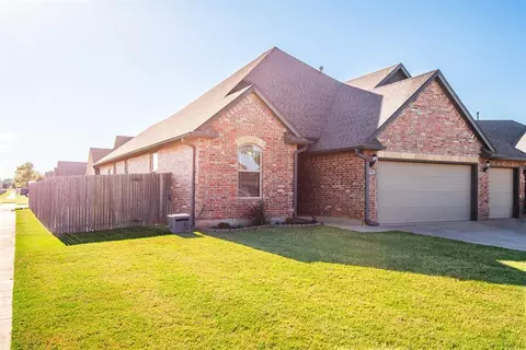 1709 Augusta Cir, Yukon, OK 73099