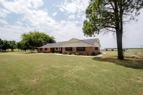 1686 Chickasaw Trl, Davis, OK 73030