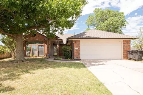 3701 Harmony Dr, Moore, OK 73160