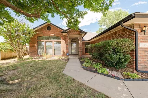 3701 Harmony Dr, Moore, OK 73160 photo 2