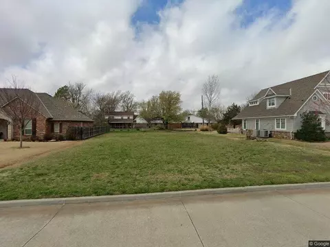 2704 Belmont Dr, Norman, OK 73072