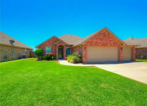 1900 NE 31 St, Moore, OK 73160