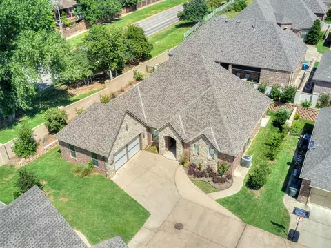 1219 Villas Crk, Edmond, OK 73003