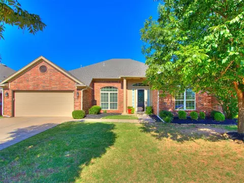 18400 El Greco Dr, Edmond, OK 73012