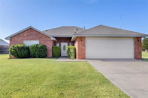 1745 Kelley Dr, Clinton, OK 73601