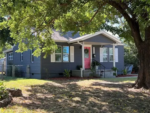 1105 S 19th St, Chickasha, OK 73018