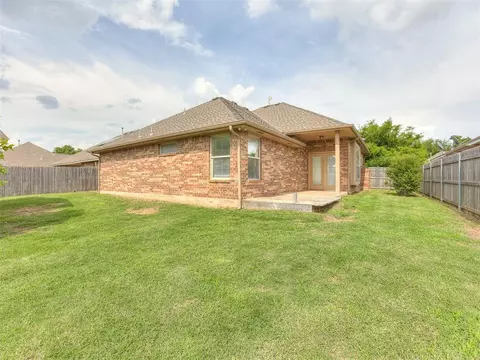 105 W End Ct, Tuttle, OK 73089 photo 17