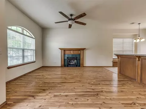105 W End Ct, Tuttle, OK 73089 photo 4