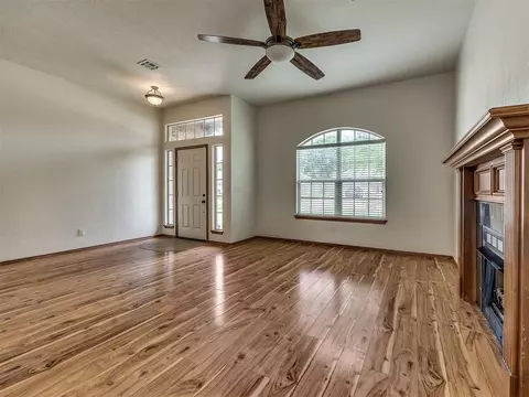 105 W End Ct, Tuttle, OK 73089 photo 2