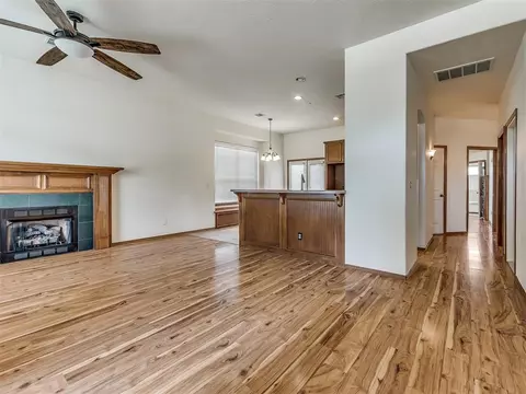 105 W End Ct, Tuttle, OK 73089 photo 3