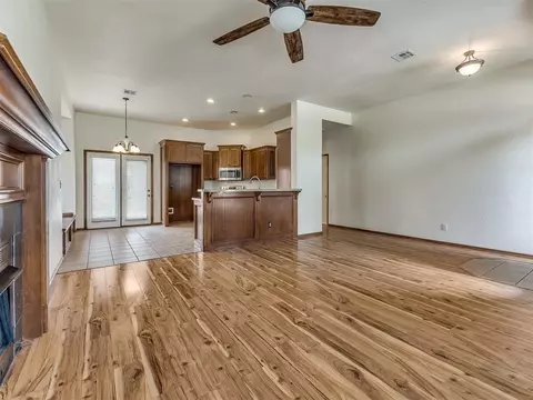 105 W End Ct, Tuttle, OK 73089 photo 5