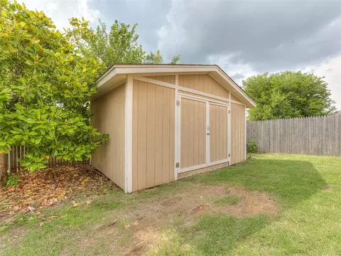 105 W End Ct, Tuttle, OK 73089 photo 18