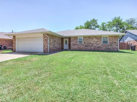 612 Wood Crest St, Moore, OK 73160