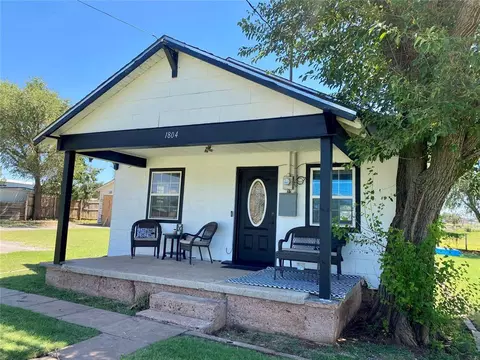 1804 Custer, Clinton, OK 73601