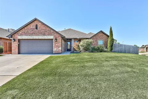 5526 Painted Pony Rd, Warr Acres, OK 73132