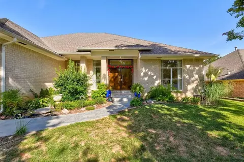 1204 N Creek Rd, Edmond, OK 73034