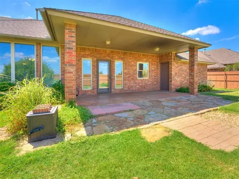 1901 Oak Dr, Moore, OK 73170 photo 5