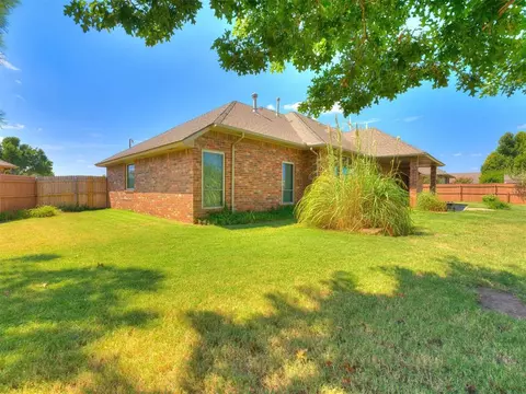 1901 Oak Dr, Moore, OK 73170 photo 7