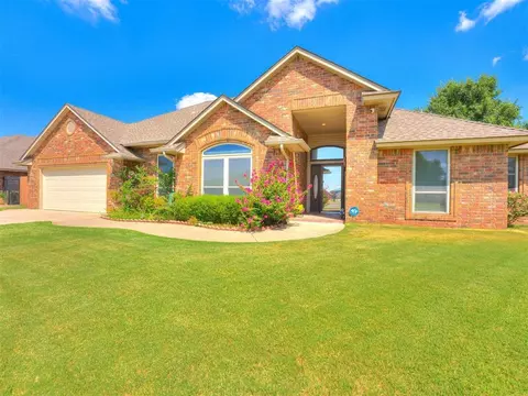 1901 Oak Dr, Moore, OK 73170 photo 2