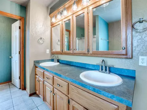 1901 Oak Dr, Moore, OK 73170 photo 27