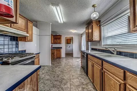 115 S Main St, Tryon, OK 74875 photo 4